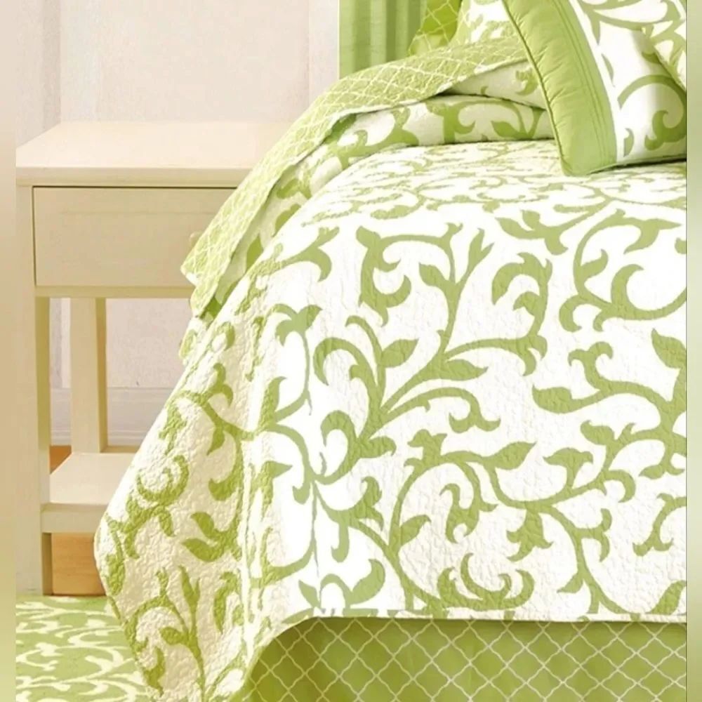 🇬🇪🔹️C&F Home Sage Reversible Vine & Lattice 48x60 Quilted Throw Blanket